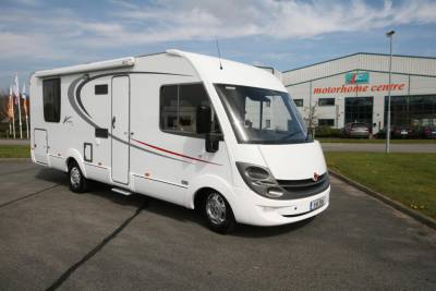Burstner Viseo i726|Burstner Viseo i726 front||Remote adjustable headrest|Lounge|Dining area|L-kitchen|Ensuite|Standalone shower unit|Washroom|Island bed and side storage|View of ensuite|